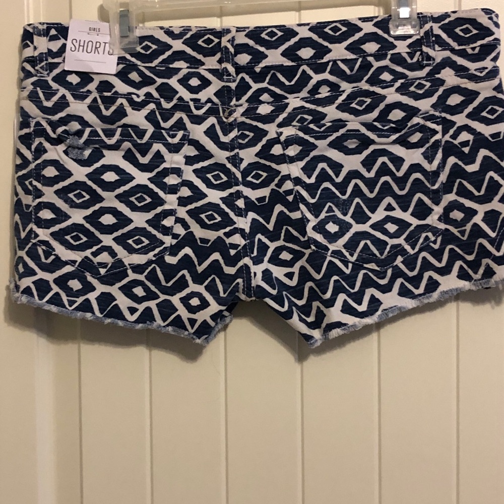 Distressed Aztec shorts - Picture 8 of 8